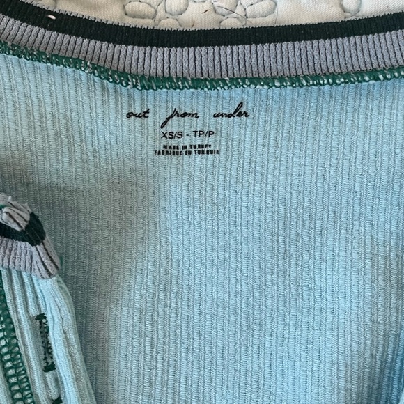 Urban Outfitters out from under longsleeve - Picture 2 of 2